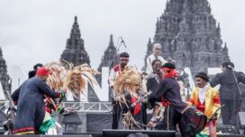 Band Tresshome saat tampil di pembukaan Prambanan Jazz Festival tahun 2023 