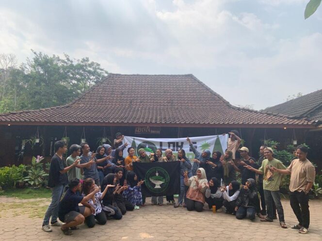 
 Foto Ikatan Keluarga Pelajar Mahasiswa Kabupaten Buru – Yogyakarta atau yang biasa disingkat IKPMKB-YK pada saat kegiatan Latihan Dasar Kepemimpinan & Malam Keakraban