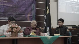 Dr. Ir. Arnanto Nurprabowo, M.P. saat menyampaikan materi  pada kegiatan Simposium Politik & Hukum di Universitas Islam Negeri Sunan Kalijaga Yogyakarta.