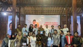 Dr. Ir. Arnanto Nurprabowo, M.P., atau yang biasa disapa Mas Arnanto bersama peserta Diskusi Publik Penerus Negeri.