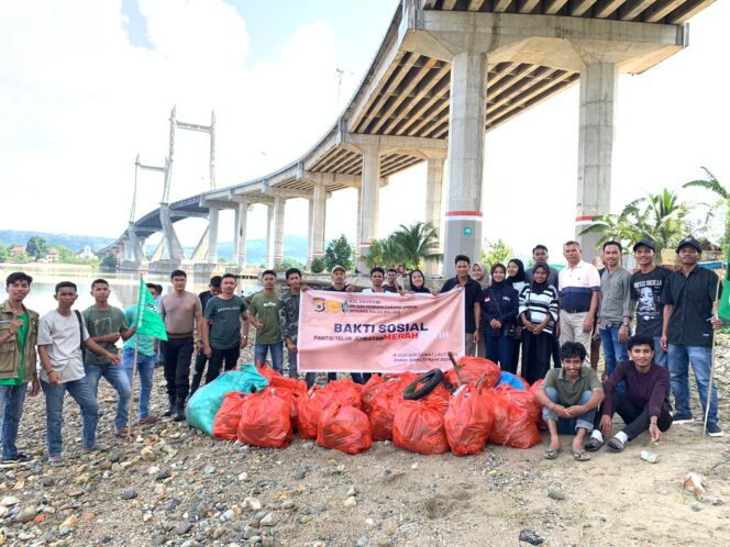 
 HMI Cbanag Ambon, Permahi Ambon bersama Polda Maluku saat Bakti Sosial