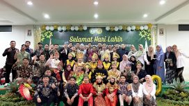 Foto bersama pengurus dan anggota FUMAS Jakarta di acara perayaan Hari Jadi Ke-30 FUMAS Jakarta,