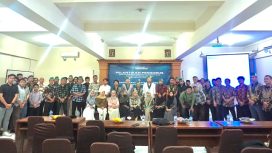 Foto bersama Pengurus Baru dan tamu undangan acara pelantikan HMI BADKO JABAGTENGTIM Periode 1445-1447 H / 2023-2025 M.